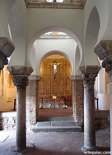 Interior de la mezquita de Bab al Mardum