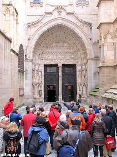 Analizando la iconograf&iacute;a de la escultura de la Puerta de l Reloj de la catedral
