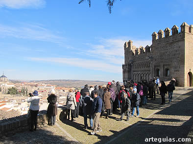 Desde la terraza mirador de l Crsito de la Luz pudimos admirara toda una fantástica panorámica del sector septentrional de Toledo, con la Puerta del Sol en primer plano