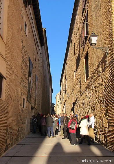 Camino de la Judería, paramos en varios sitios para disfrutar de multiples lugares encantadores de Toledo