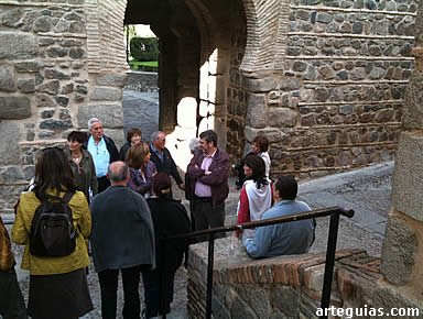 En la Puerta Vieja de la Bisagra