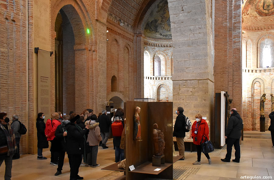 Tras la comida, visitamos la iglesia musealizada de San Salvador de los Caballeros
