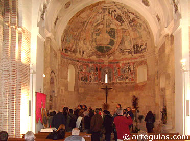 Explicaciones en la iglesia de Fresno el Viejo