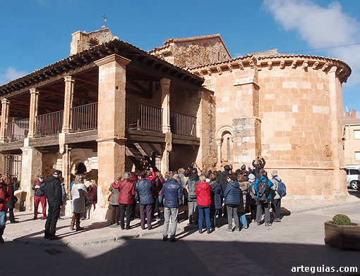 Fotografíando los canecillos de la iglesia de San Miguel de Ayllón