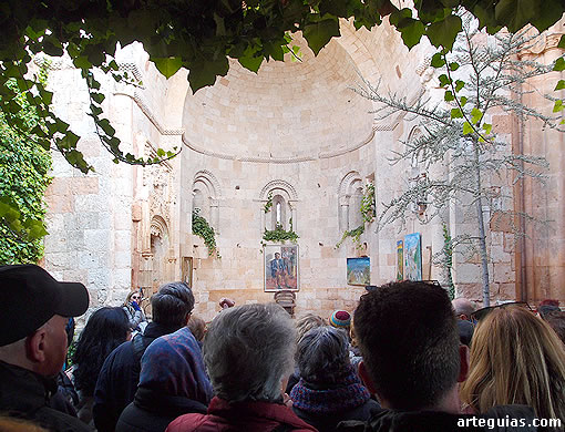 Dentro de la iglesia-vivienda de San Juan
