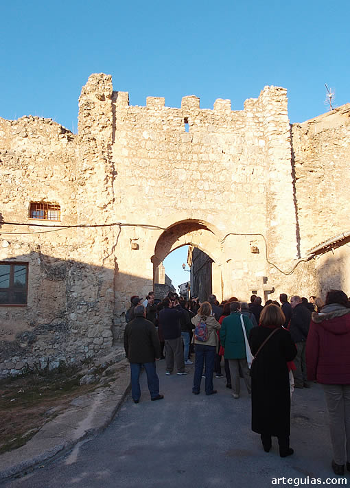 Llegando al recinto amurallado de Ayllón