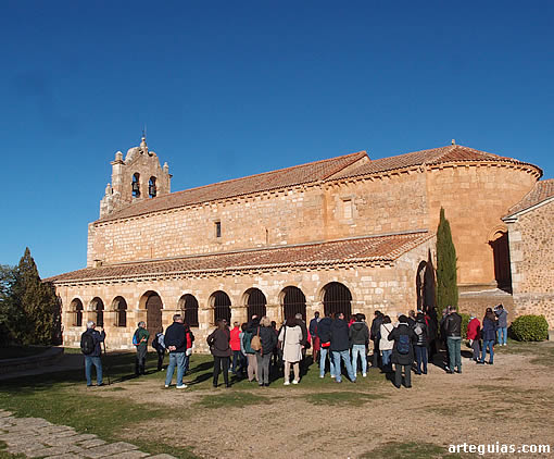 Llegada a la iglesia de Santa María de Riaza