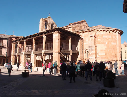 Plaza Mayor de Aylló e iglesia de San Miguel