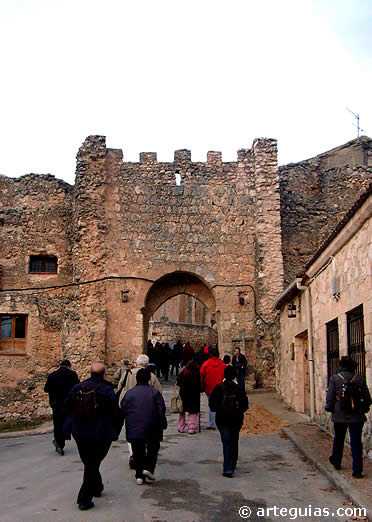 Entrando en la villa de Maderuelo