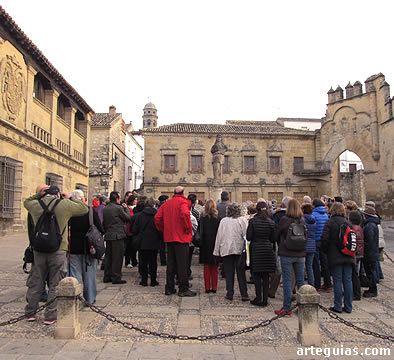 A media tarde del sábado recorrimos la Plaza del Pópulo y sus numerosos palacios