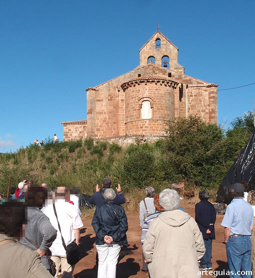 Domingo por la mañana: amanecer en la iglesia de Villanueva de la Nía