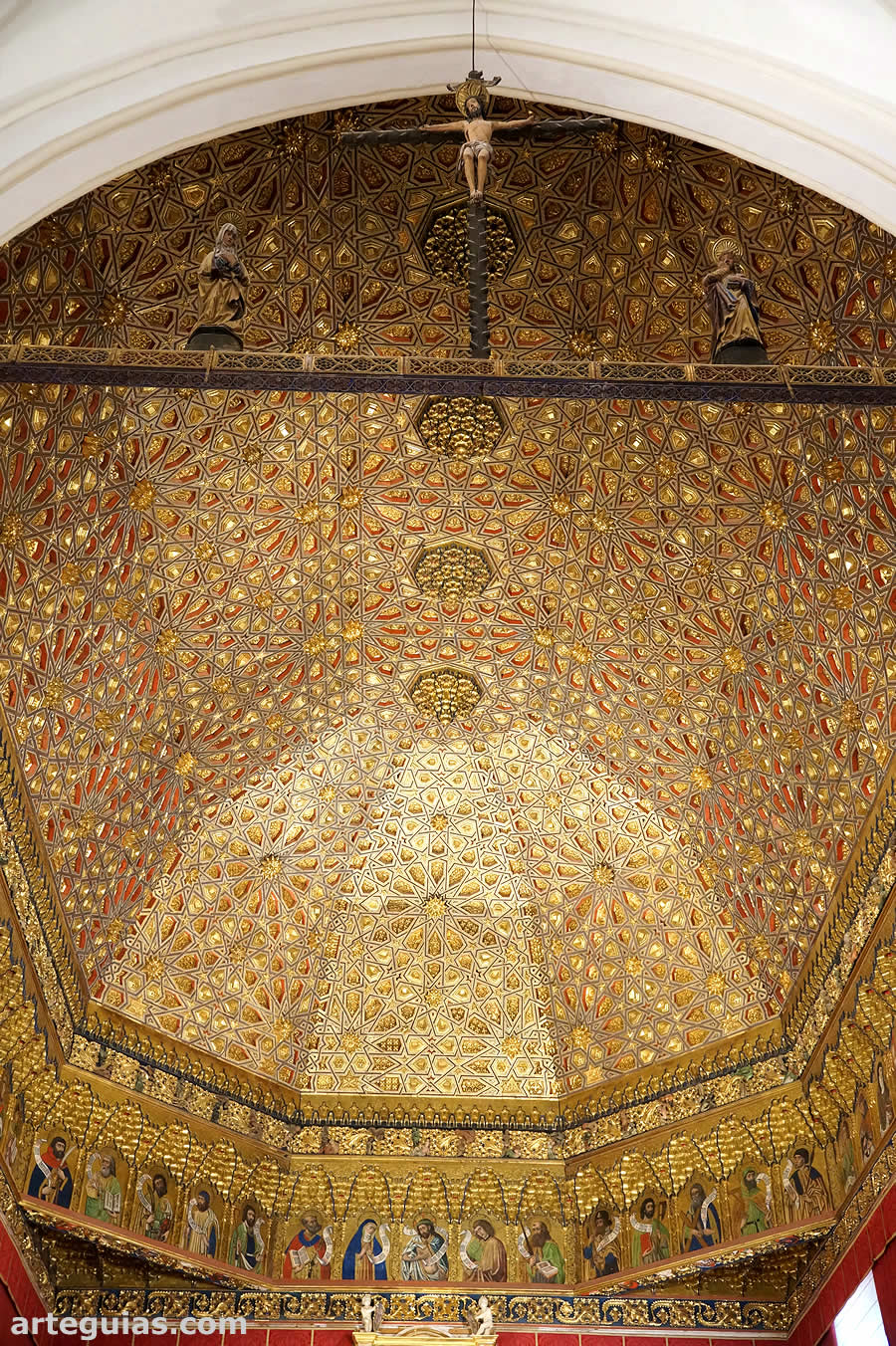 Aunque todo el conjunto es magnífico, sobresalen sus obras de arte andalusí.