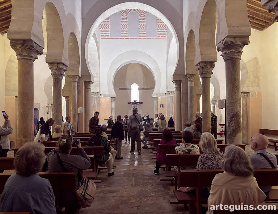 Para finaliza el viaje: uno de los platos fuertes: la preciosa iglesia de San Cebrián de Mazote, del siglo X.