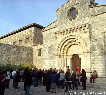 Explicaciones sobre la puerta de esta iglesia