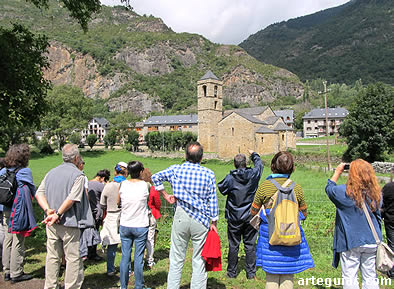 Antes de la comida, bajamos a uno de los puntos m&aacute;s bajos del valle para visitar la iglesia de Barruera