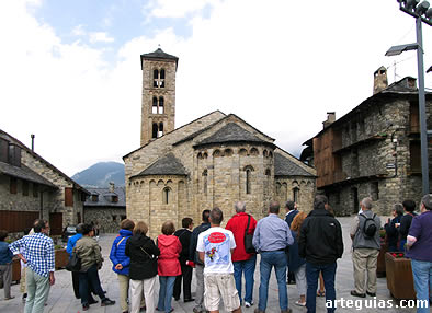 Subida a la iglesia de Santa Mar&iacute;a de Ta&uuml;ll