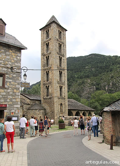 &Uacute;ltima hora de la tarde del viernes: iglesia de Erill la Vall y su magn&iacute;fico campanario