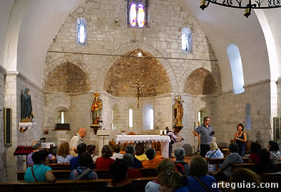 En el interior de la iglesia de Betren