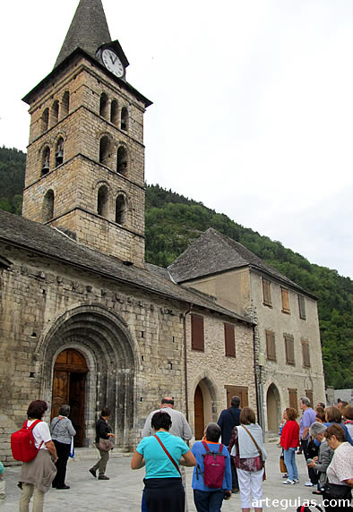El s&aacute;bado lo dedicamos al Valle de Ar&aacute;n: aqu&iacute; la iglesia de Arties