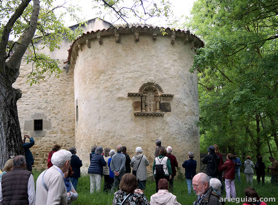 Domingo por la mañana: iglesia de San Pelayo de Ayega