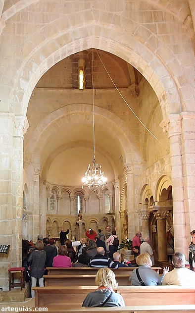 Siones: en el interior de su iglesia
