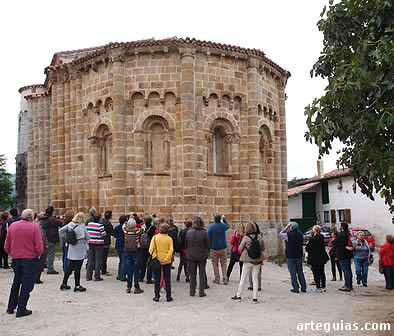 A media ma&ntilde;ana llegamos a la iglesia de San Lorenzo de Vallejo de Mena