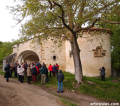 Visita a la iglesia restaurada de San Pelayo de Ayega