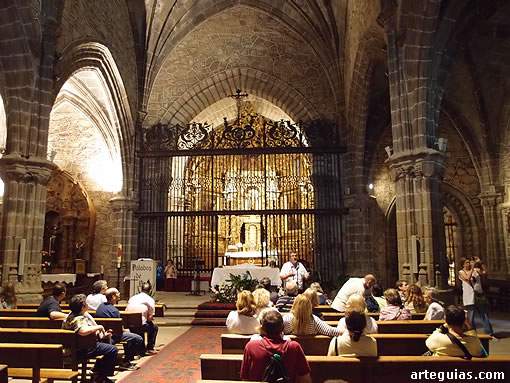 En la preciosa iglesia de Mombeltrán