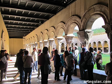 Descifrando las escenas esculpidas en los capiteles del claustro