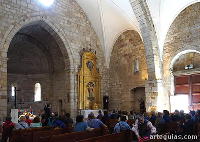 Explicaciones en el interior de Santa Mar&iacute;a la Nueva