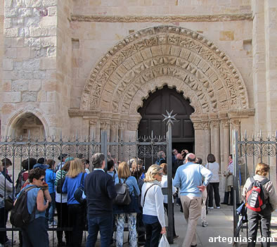 Zamora es la capital del rom&aacute;nico con m&aacute;s de una veintena de iglesias. En la imagen, entrando en Santa Mar&iacute;a Magdalena