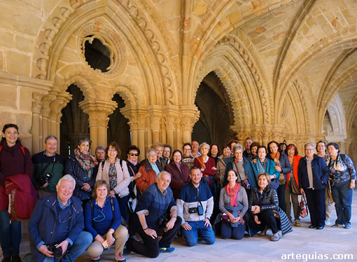 Fto de familia junto a la sala capitular del Monasterio de Rueda