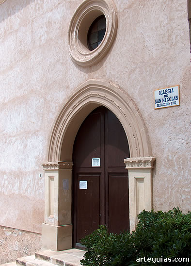 Puerta de la iglesia de San Nicolás