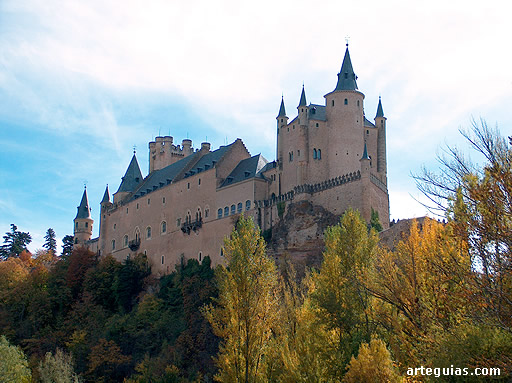 Alc&aacute;zar de Segovia en un d&iacute;a de oto&ntilde;o