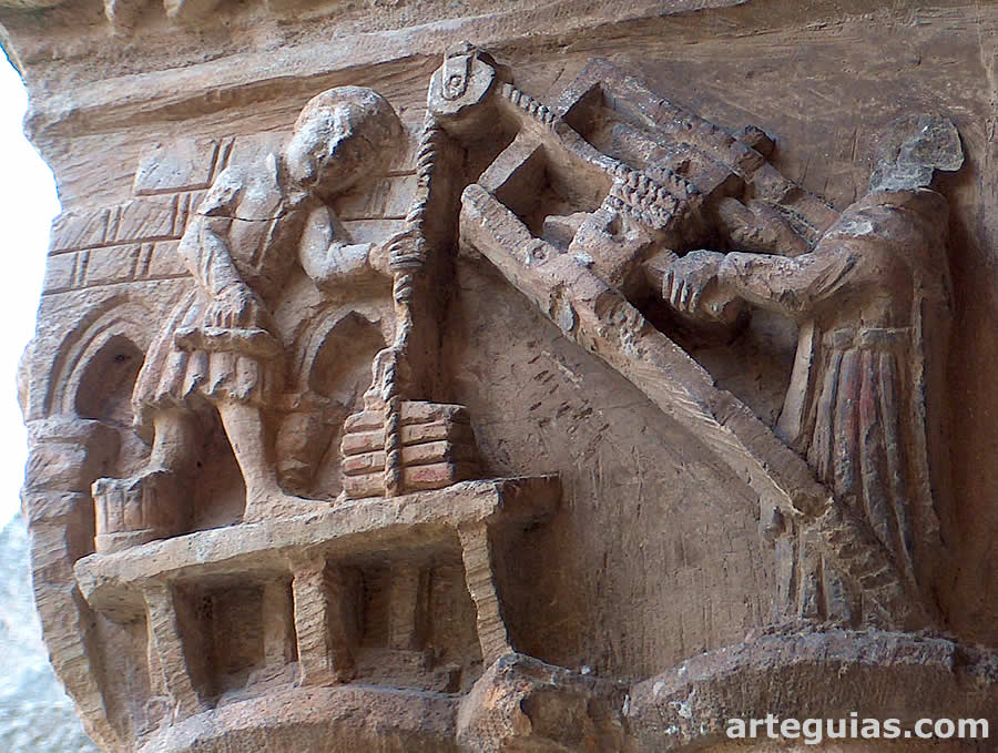 Un cantero y un fraile trabajan en el Monasterio de Santa Mar&iacute;a la Real de Nieva