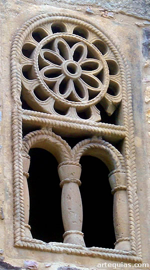 Ventanal de San Miguel de Lillo. Siglo IX