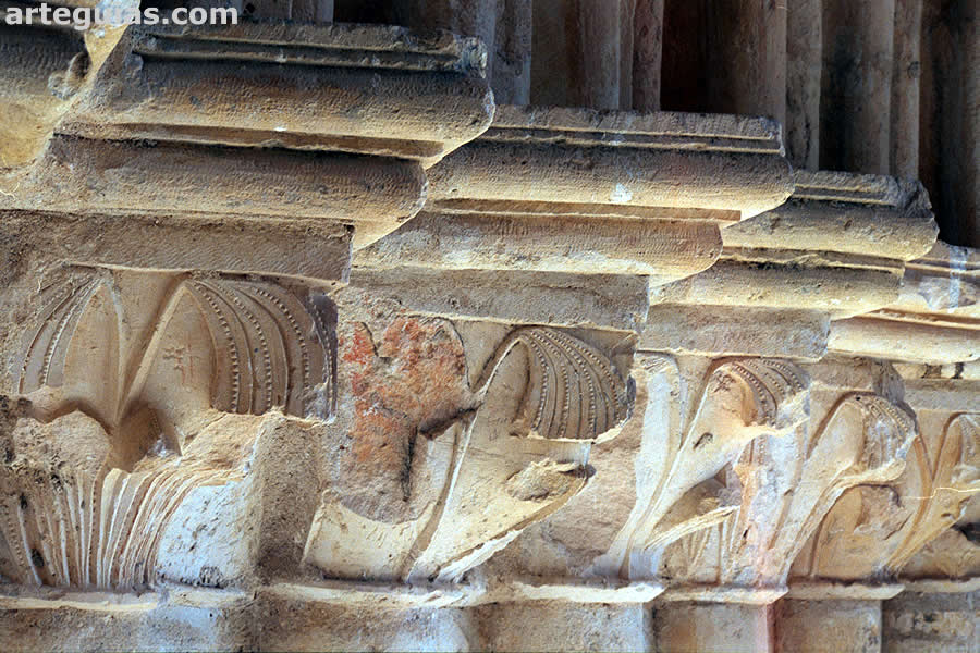 Capiteles de la portada románica