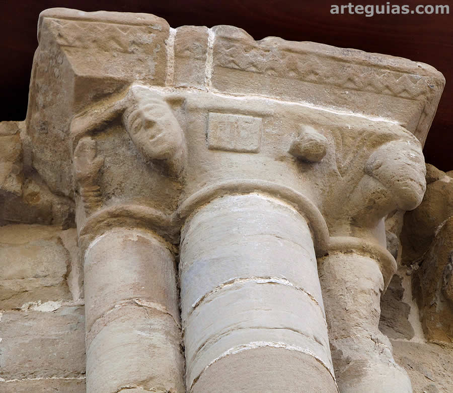 Capiteles del &aacute;bside