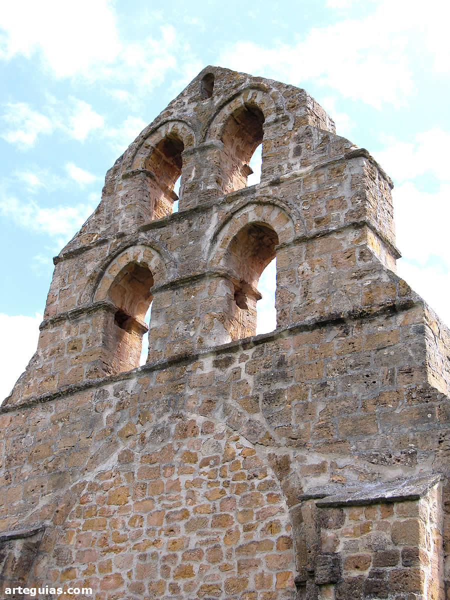 Espadaña románica de la ermita de San Fagún de Barrios de Bureba