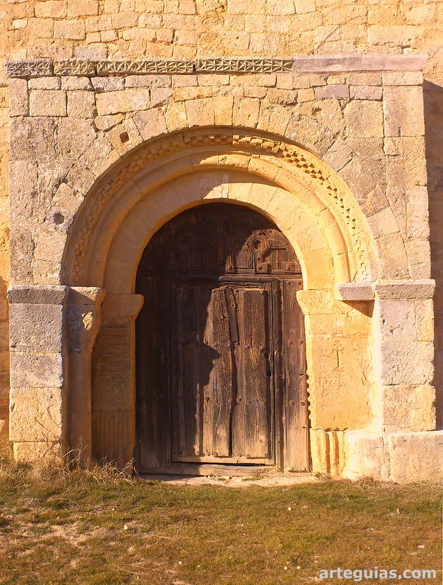 Puerta de la ermita del Santo Cristo de Coruña del Conde, Burgos