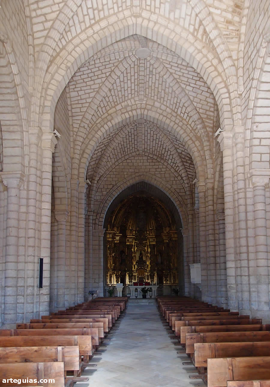 Interior de la nave central. Ermita de la Virgen de las Fuentes de Amusco