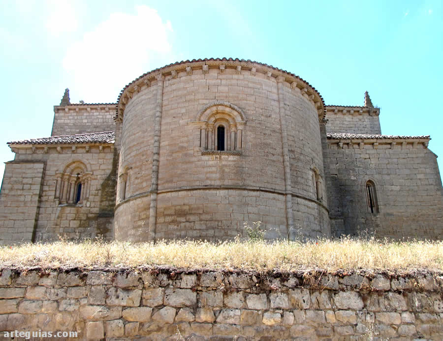 Cabecera triabsidal de la ermita de la Virgen de las Fuentes de Amusco