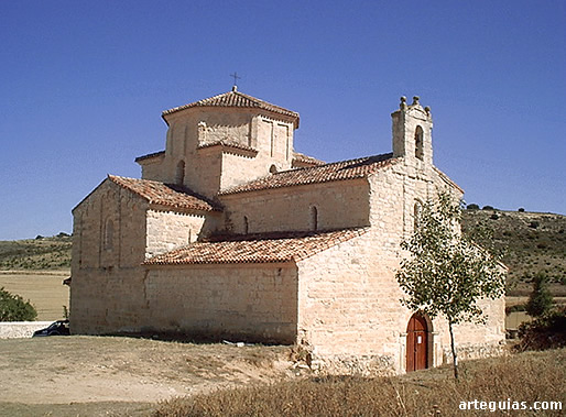 La ermita de la Anunciada de Urueña vista desde noroeste. La arquitectura es armónica aunque carece de escultura monumental