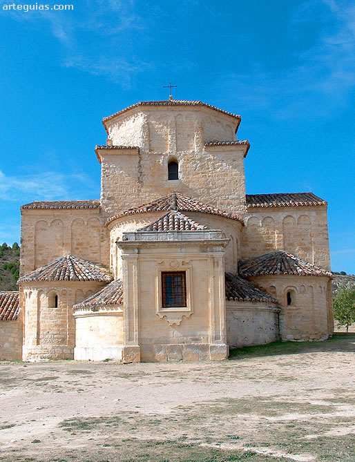 Exterior de la ermita, vista desde el este