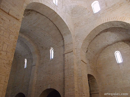 Interior de la Ermita de La Anunciada: crucero