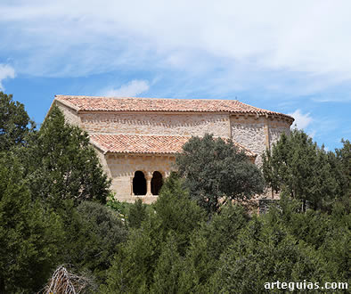 Vista del templo desde la distancia