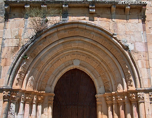Puerta románica tardía
