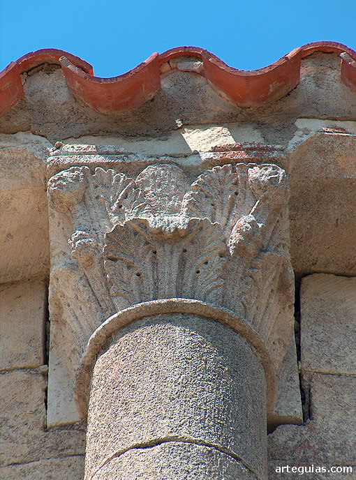 Ermita de Markinez: capitel exterior del ábside