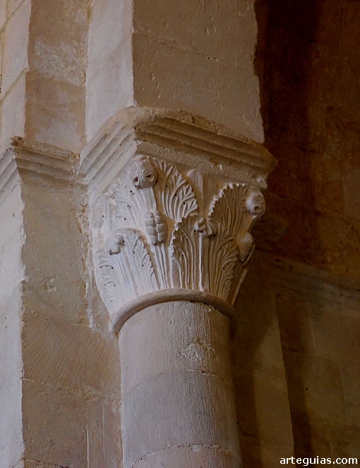 Capitel interior