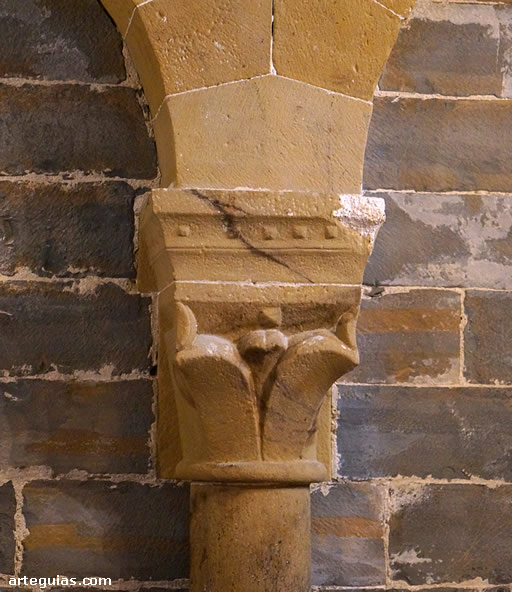Capitel decorativo del presbiterio